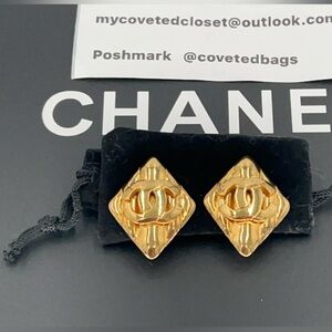 CHANEL Gold Clip Earrings Vintage 1997 in Excellent Condition w/COA!😍